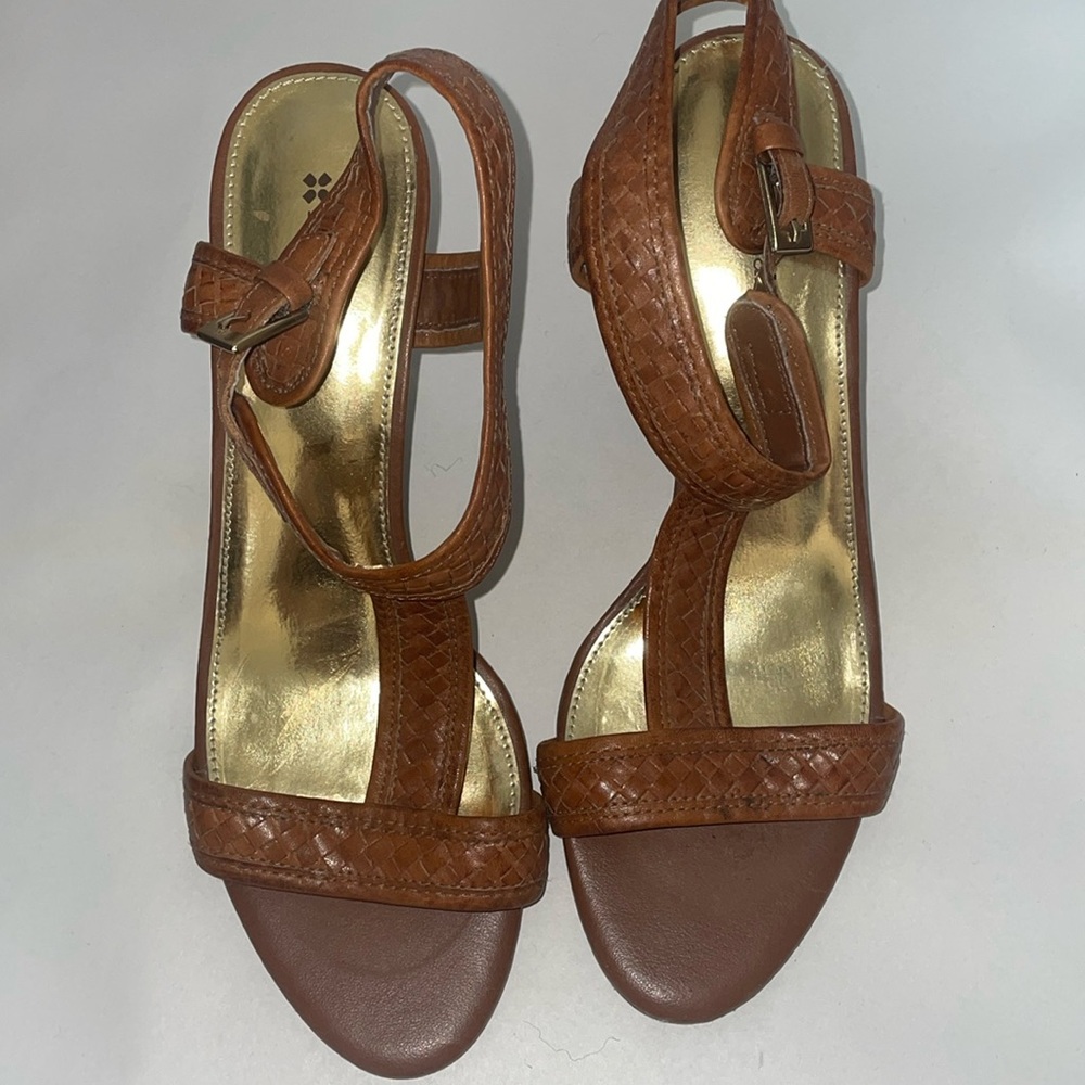 Naturalizer brown sandals